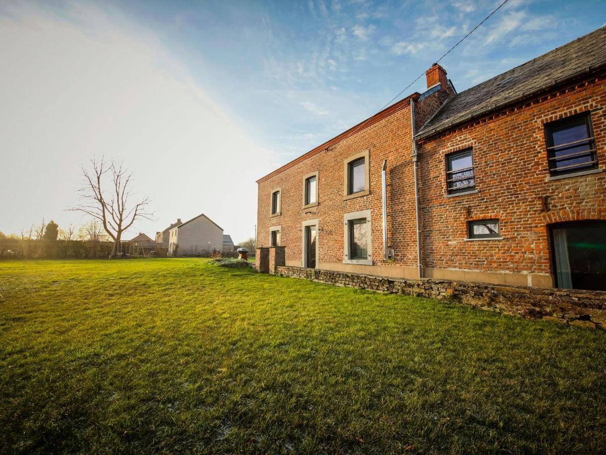 Spacious Holiday Home In Gesves With Garden エクステリア 写真