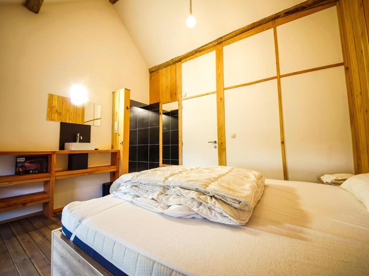 Spacious Holiday Home In Gesves With Garden エクステリア 写真